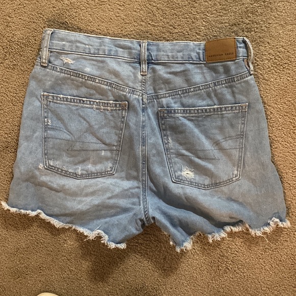 Light wash high waisted AE shorts - Picture 2 of 2